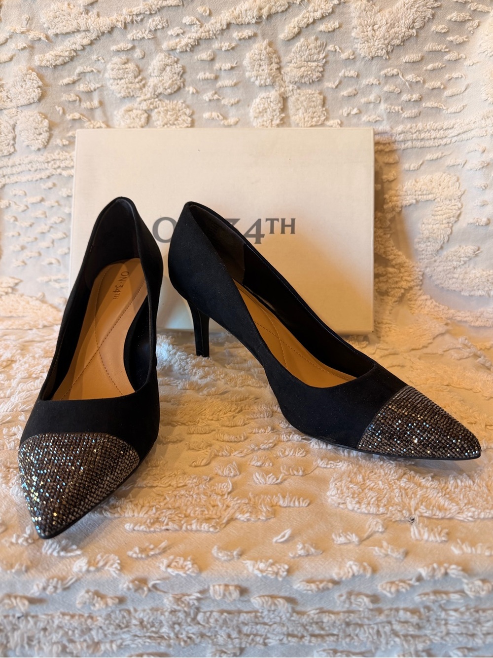 Black Pointed Toe Mid-Heel Pumps with Embellished Cap 677